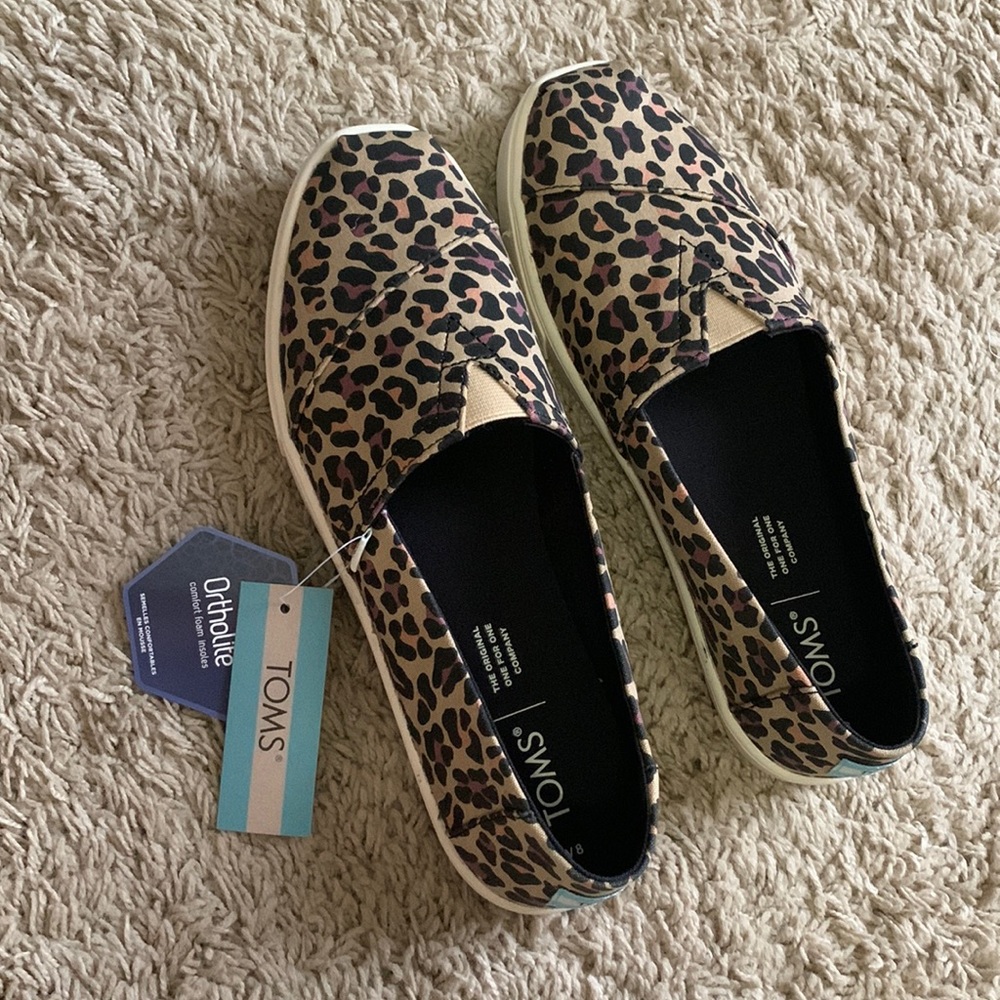 Cheetah print TOMS